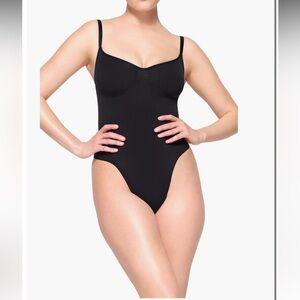 NWOT Skims Seamless Sculpt Thong Bodysuit Black Small
